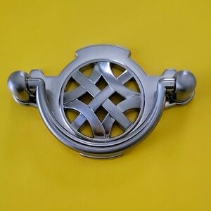 🔴 Silvertone drawer pull
